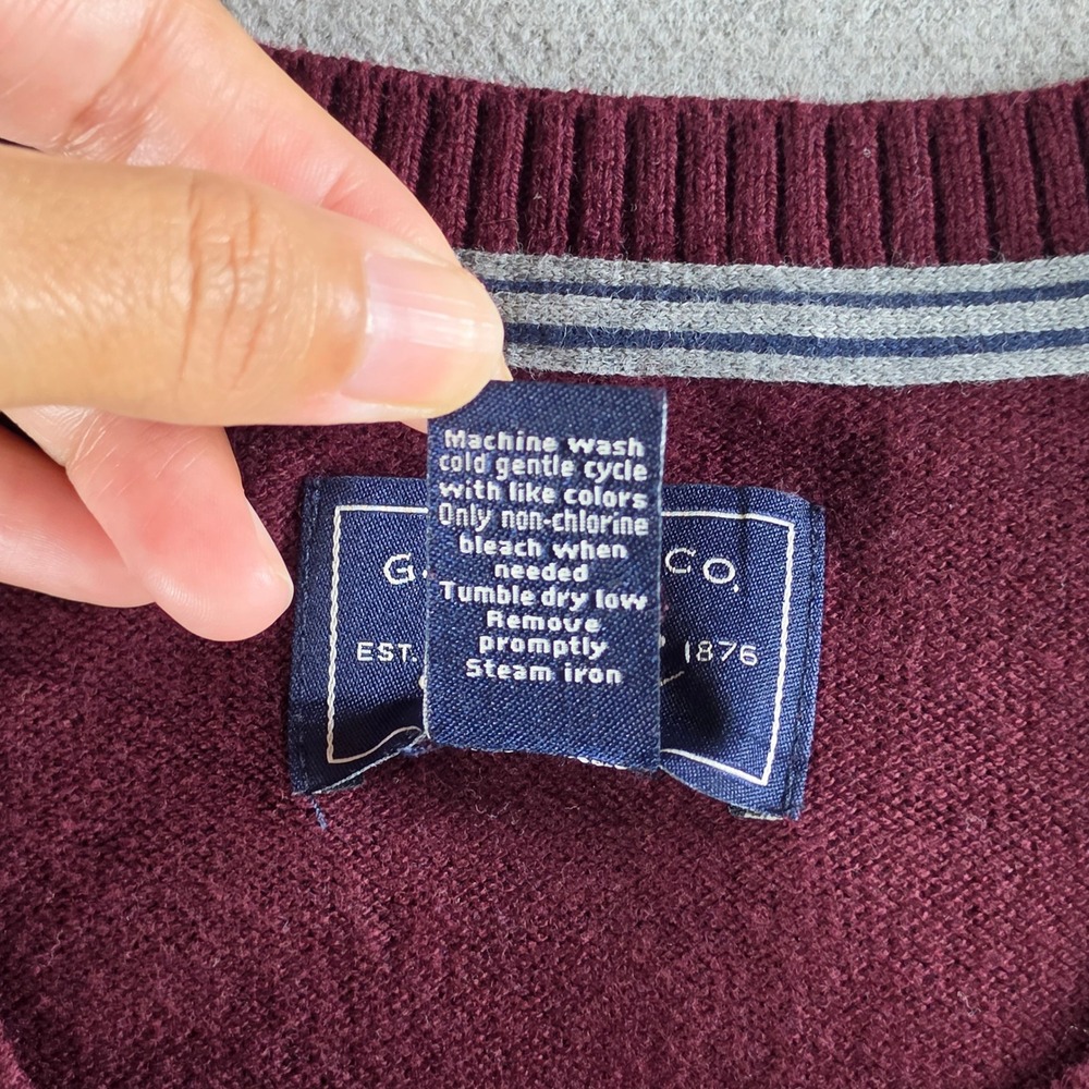 G.H. Bass & Co. Sweater Mens Medium Burgundy Crewneck Cotton Blend Faux Suede V - Picture 4 of 16